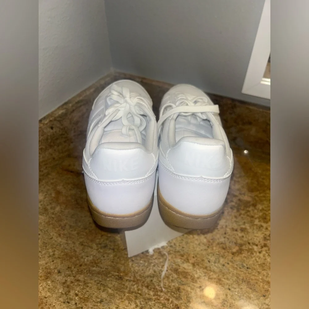 Women's Nike Field General Sneaker (Women) 11 Good used condition sneaker - Picture 4 of 7